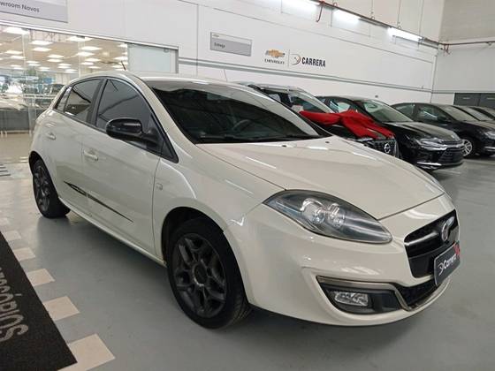 FIAT BRAVO 1.8 BLACKMOTION 16V FLEX 4P AUTOMATIZADO FIAT BRAVO 1.8 BLACKMOTION 16V FLEX 4P AUTOMATIZADO